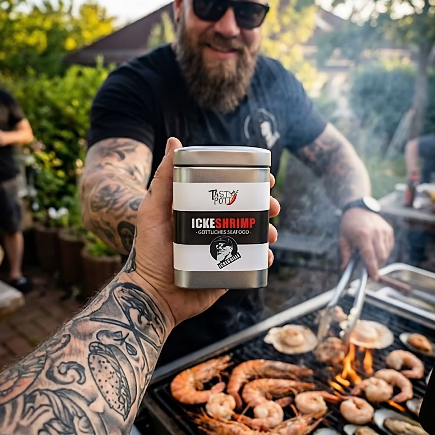 Ickeshrimp garnelen gewürz über den grill gehalten