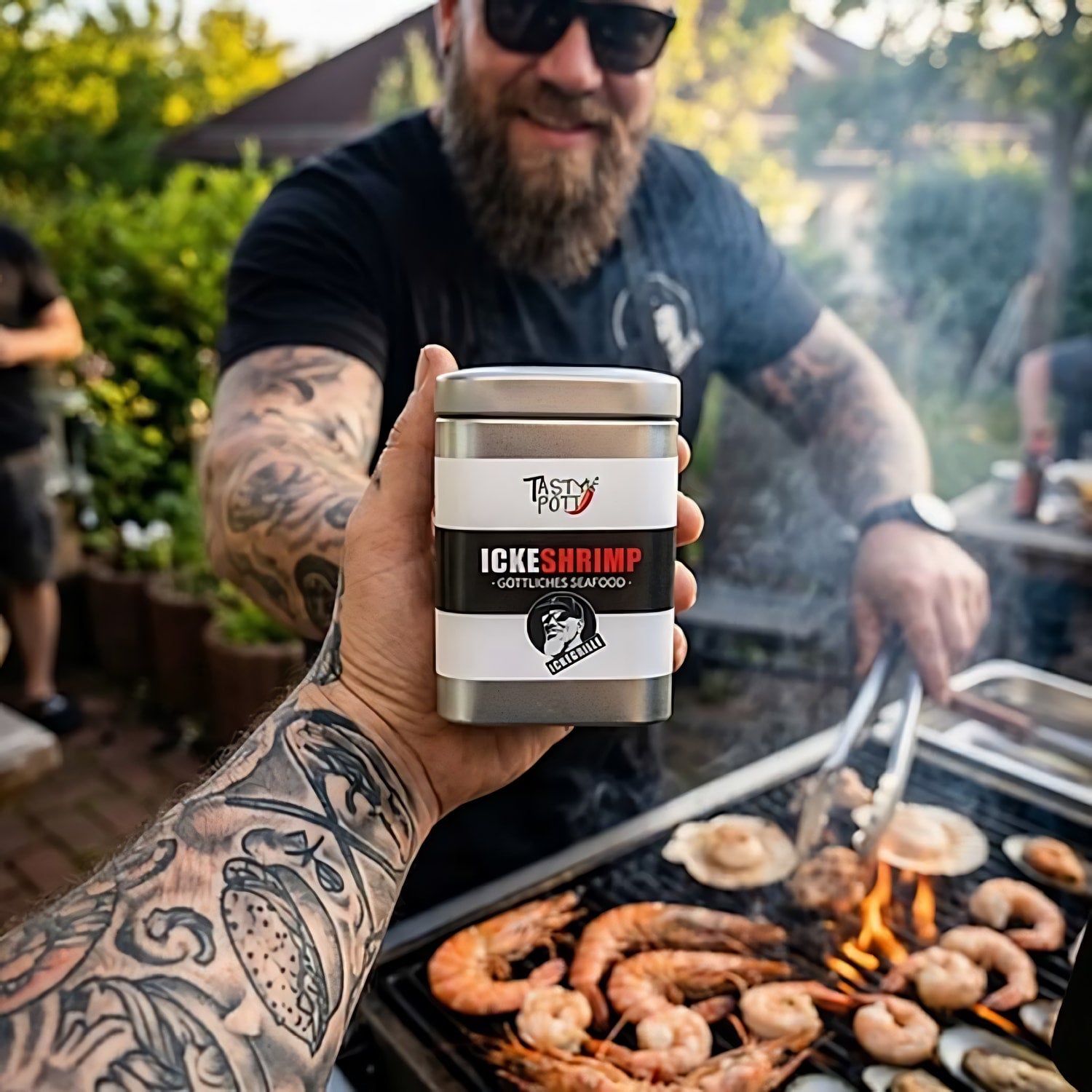 Ickeshrimp garnelen gewürz über den grill gehalten