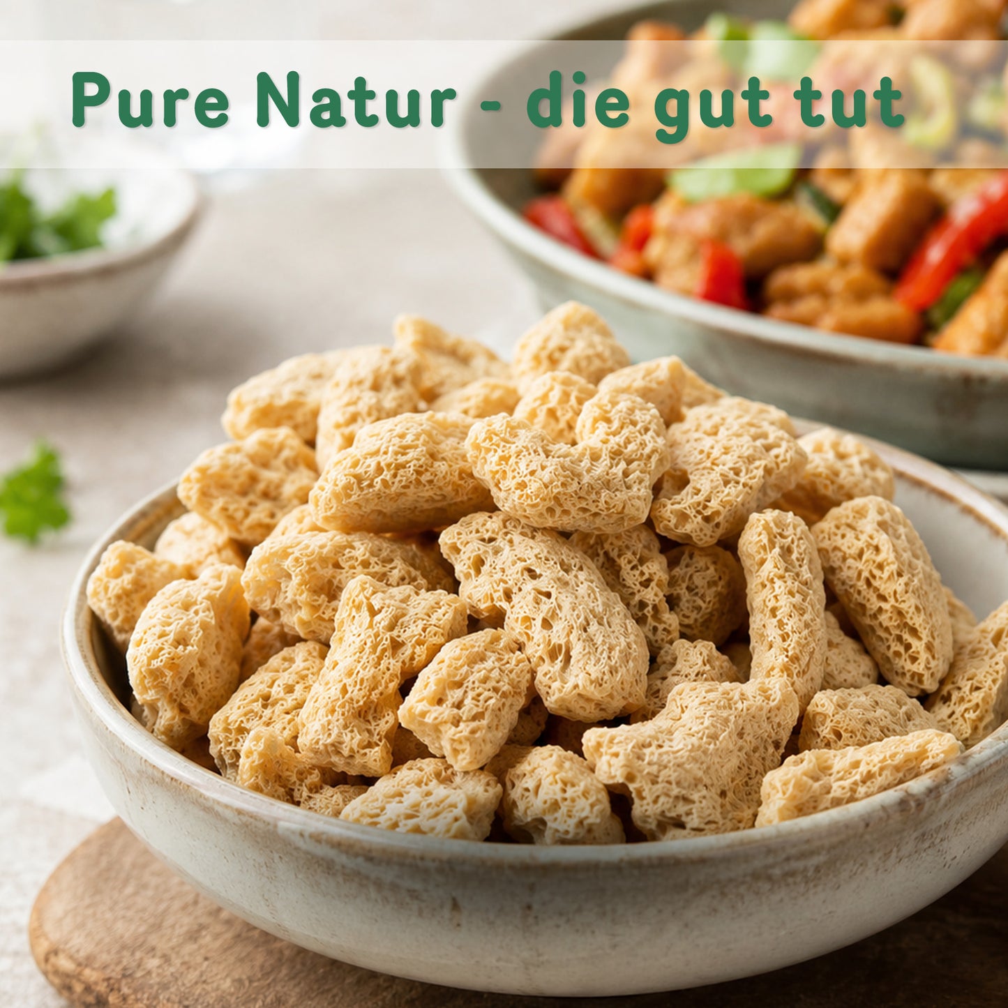 Erbsenprotein Schnetzel in einer Schüssel, vegan und proteinreich.